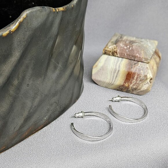 Wavy Hoop Earrings on Posts, Silver Plate, Medium Size, Vintage (90s) 1 1/4" - Picture 1 of 9